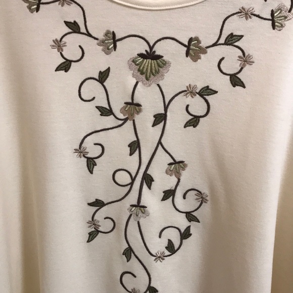 BonWorth Cream Long Sleeve XL Top wEmbroider Front - Picture 2 of 4